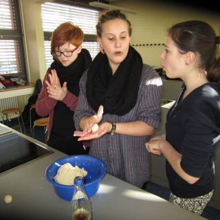 hitoriches-kochen-2 Montessori-Schulzentrum Leipzig - Neuigkeiten - Essen in der Schulzeit